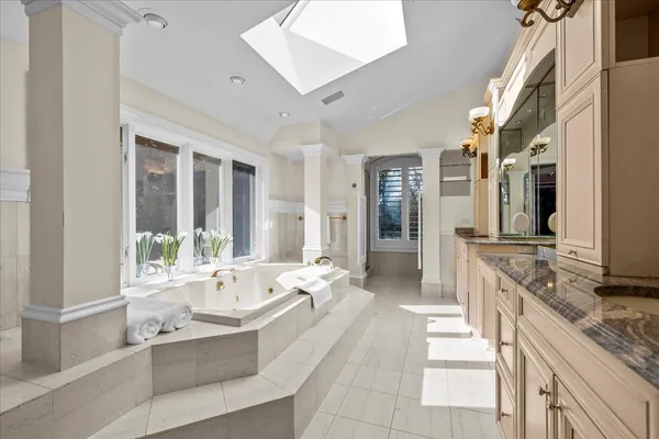 $2,199,000 | 1315 Abington Cambs Drive, Lake Forest, IL 60045