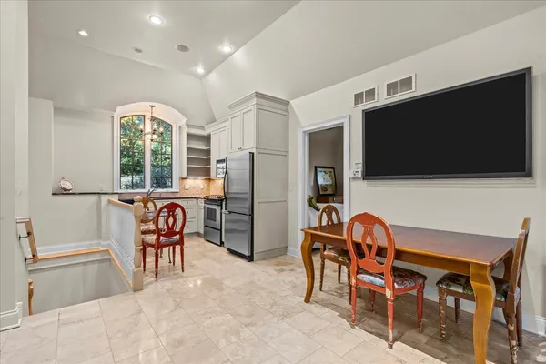 $2,199,000 | 1315 Abington Cambs Drive, Lake Forest, IL 60045