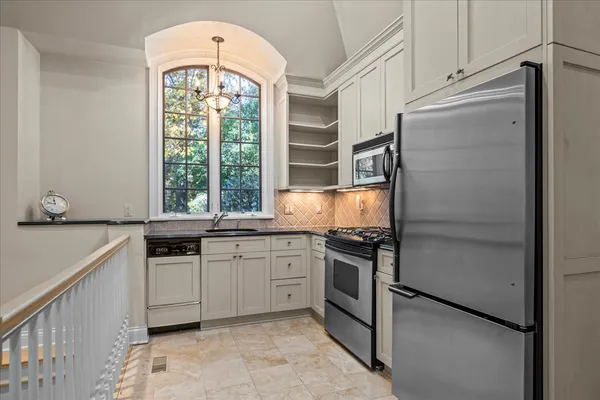 $2,199,000 | 1315 Abington Cambs Drive, Lake Forest, IL 60045