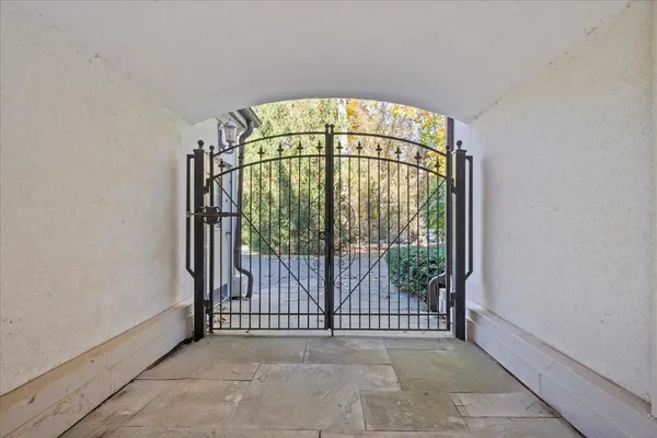 $2,199,000 | 1315 Abington Cambs Drive, Lake Forest, IL 60045
