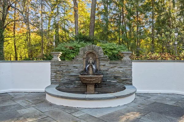 $2,199,000 | 1315 Abington Cambs Drive, Lake Forest, IL 60045