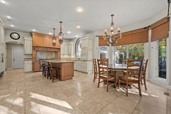 $2,199,000 | 1315 Abington Cambs Drive, Lake Forest, IL 60045