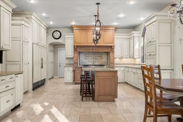 $2,199,000 | 1315 Abington Cambs Drive, Lake Forest, IL 60045
