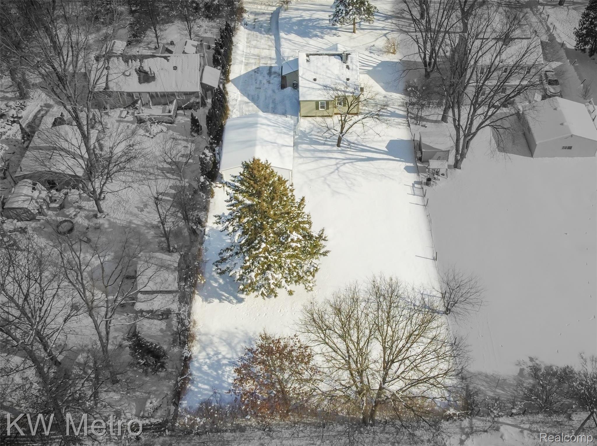 235 Eleanor Road Highland, MI 48356 - Photo 4 of 28 Large Lot (.35 acres)