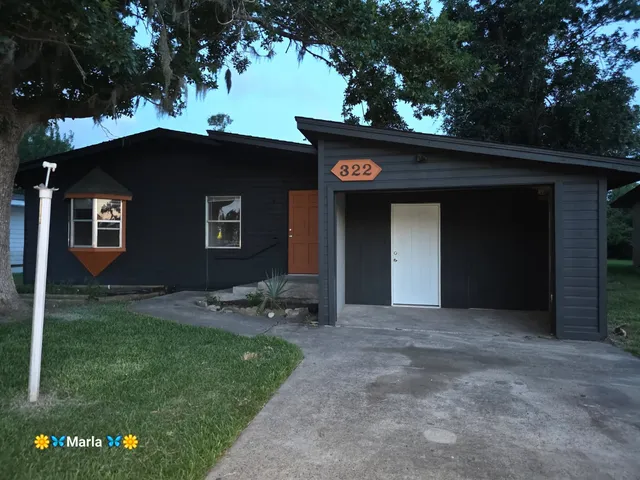 $249,500 | 322 Circle Way Street, Lake Jackson, TX 77566