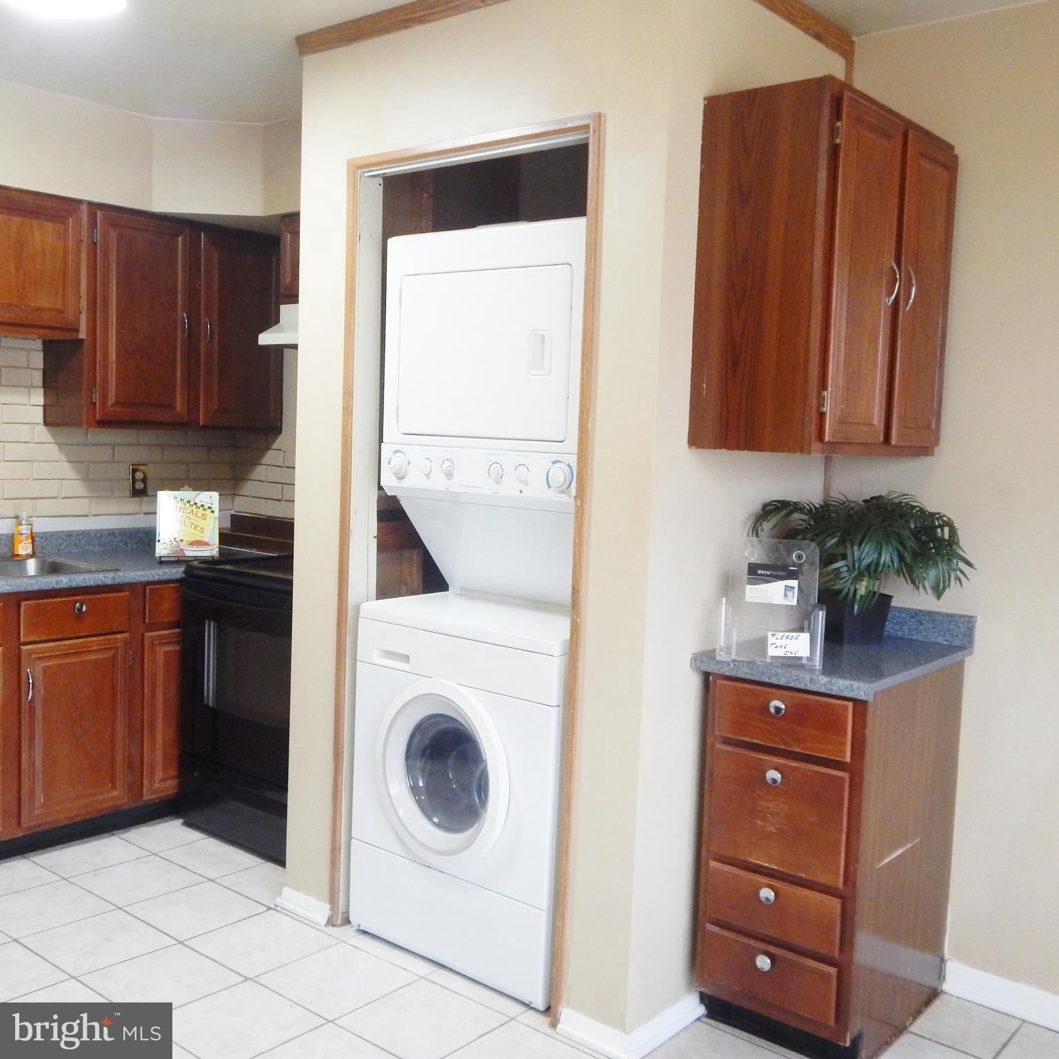 1073 Kings Road Pasadena, MD 21122 - Photo 11 of 26 Convenient stackables