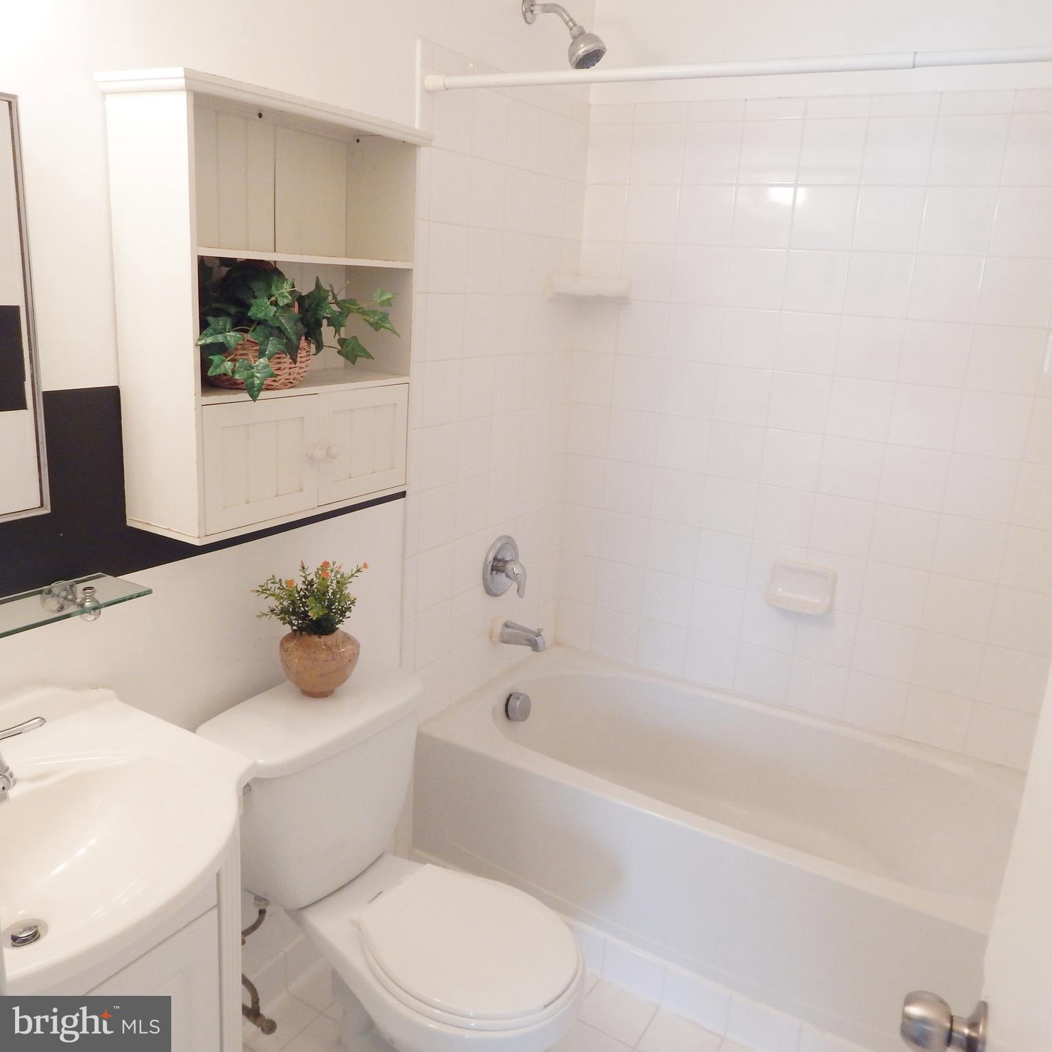 1073 Kings Road Pasadena, MD 21122 - Photo 16 of 26 Ceramic Bath