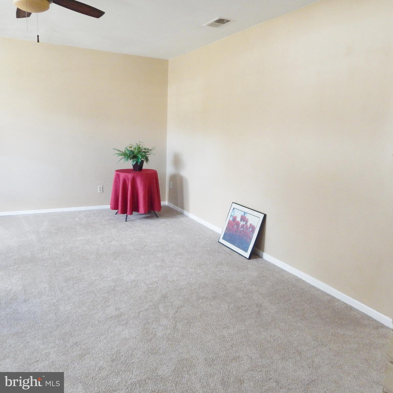 1073 Kings Road Pasadena, MD 21122 - Photo 7 of 26 Living Room