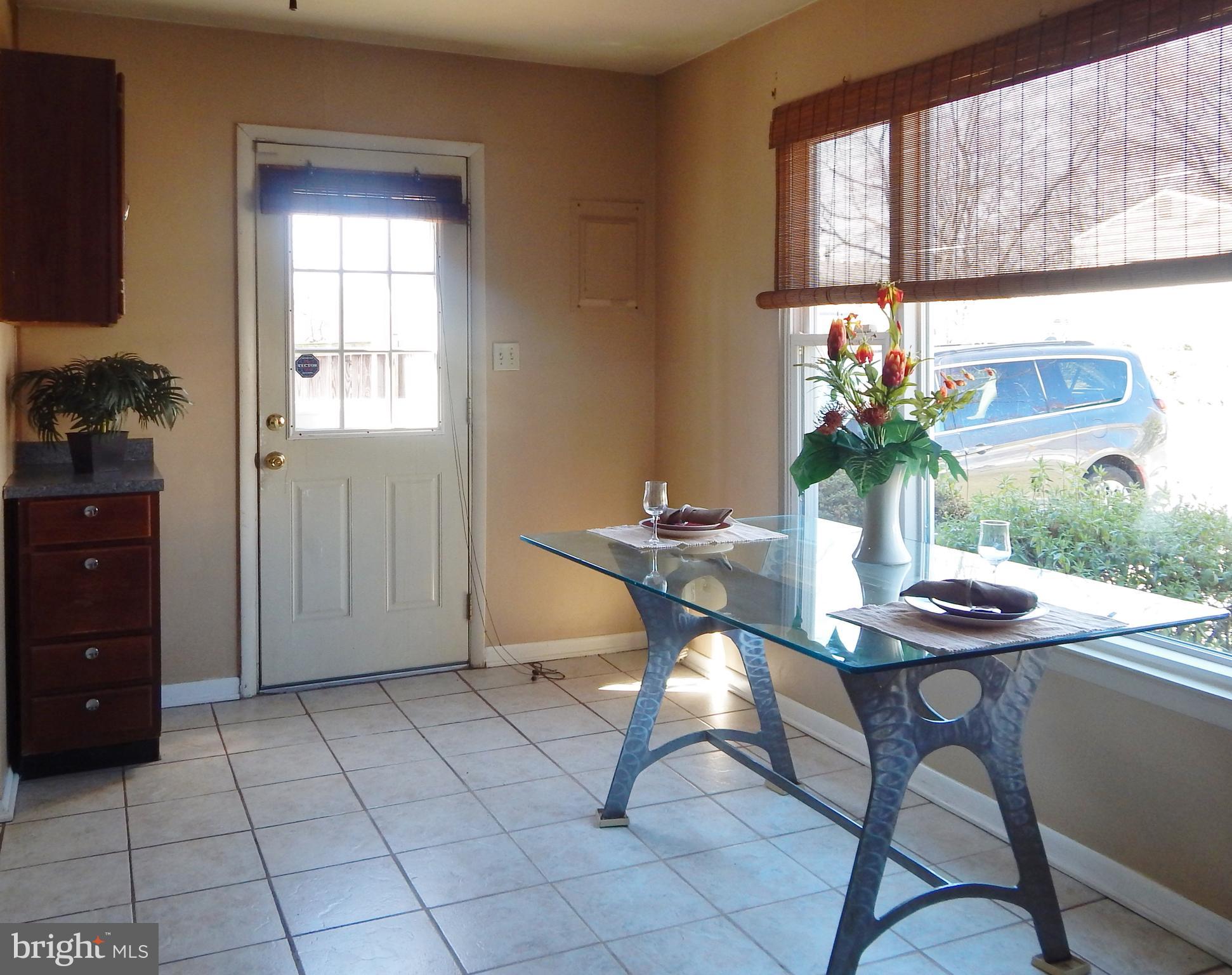1073 Kings Road Pasadena, MD 21122 - Photo 8 of 26 Country eat-in kitchen / Picture window