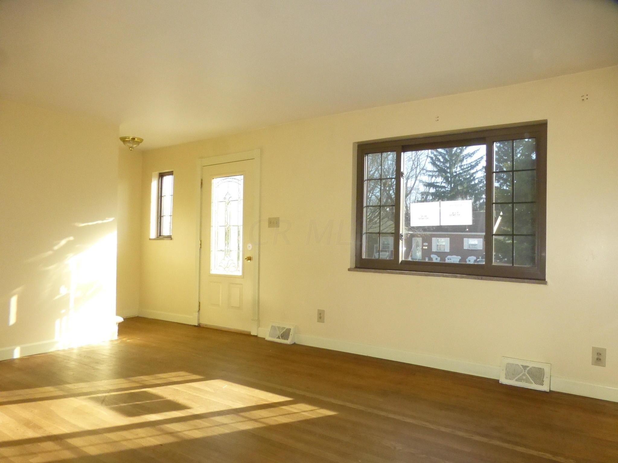 412 Danhurst Road Columbus, OH 43228 - Photo 4 of 13 Gallery Image 4