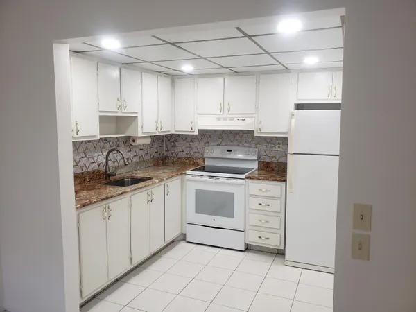 $69,000 | 688 Burgundy L, Delray Beach, FL 33484