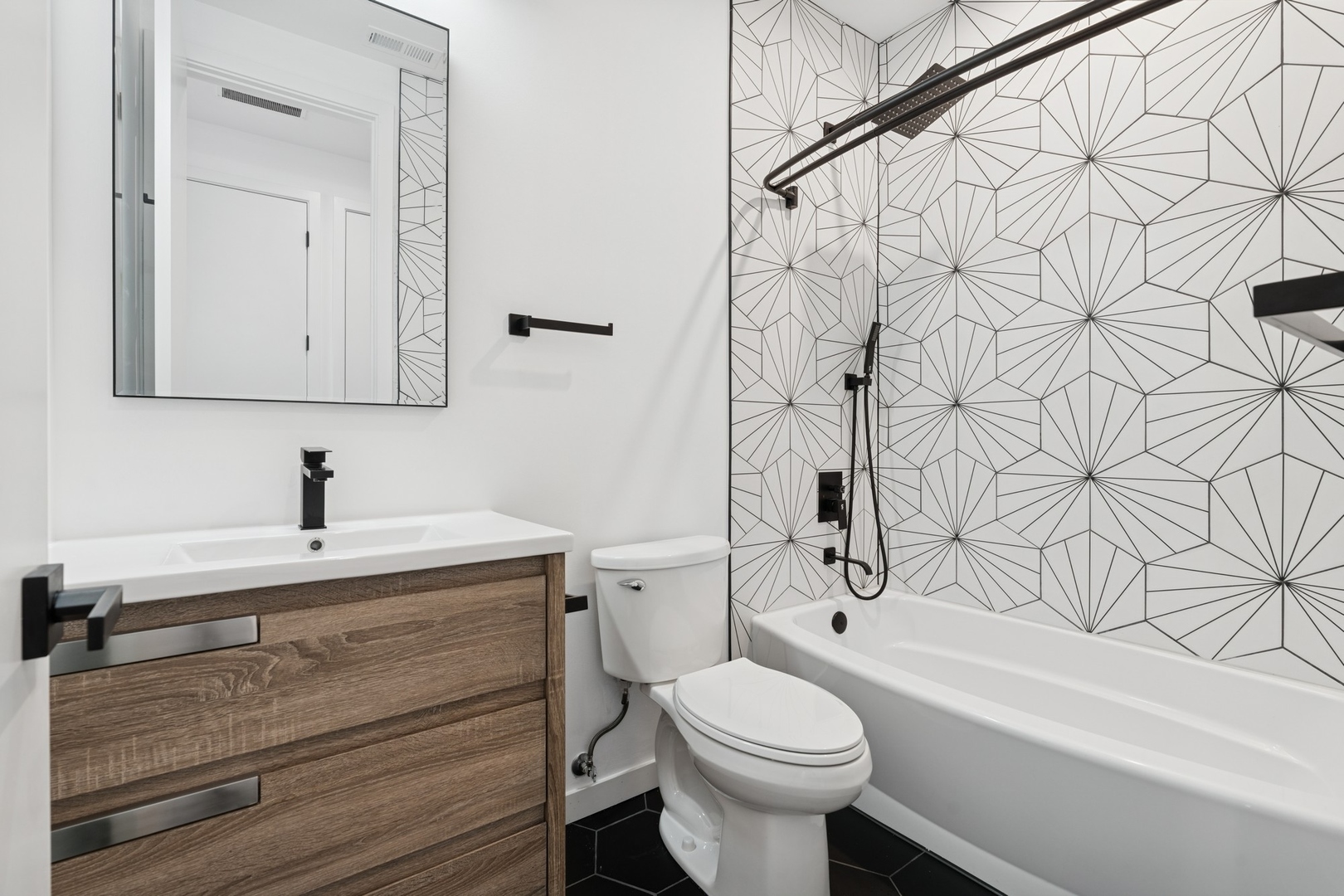 5824 North Lincoln Avenue, Unit 1N Chicago, IL 60659 - Photo 14 of 16