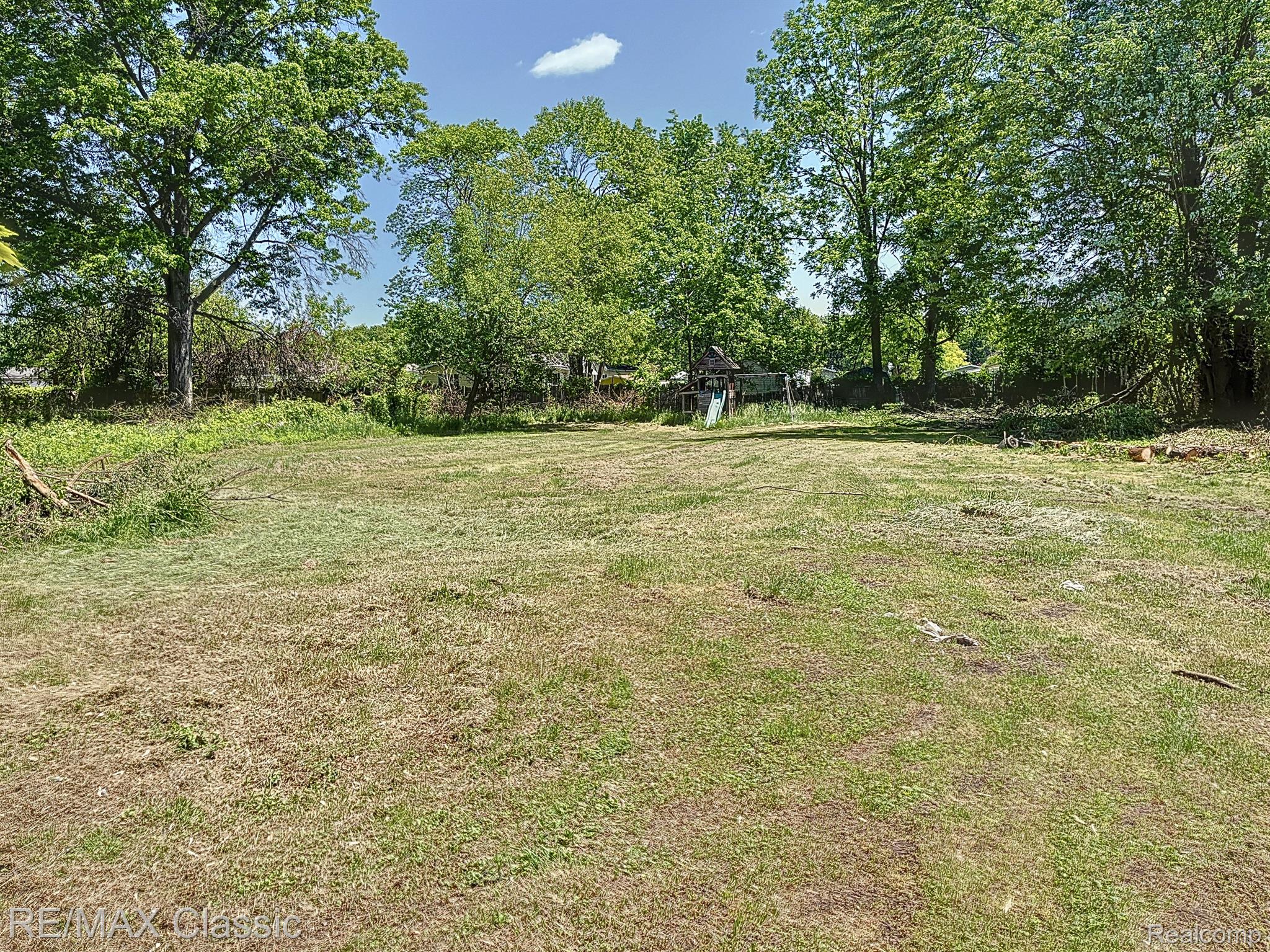 16587 Beech Daly Road Taylor, MI 48180 - Photo 45 of 47 So much room to roam and play!