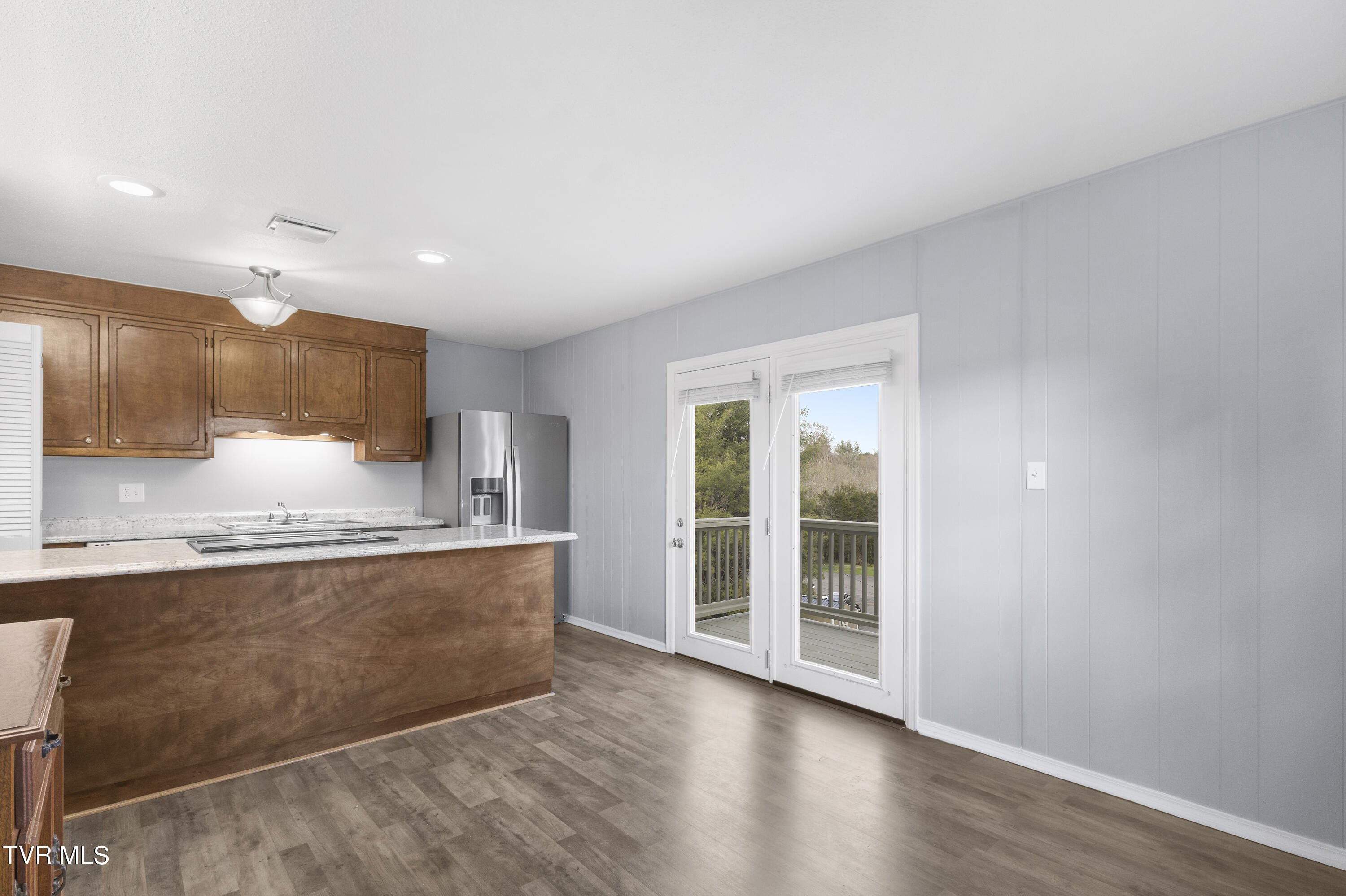 208 Redstone Drive Bristol, TN 37620 - Photo 15 of 29 128A9232