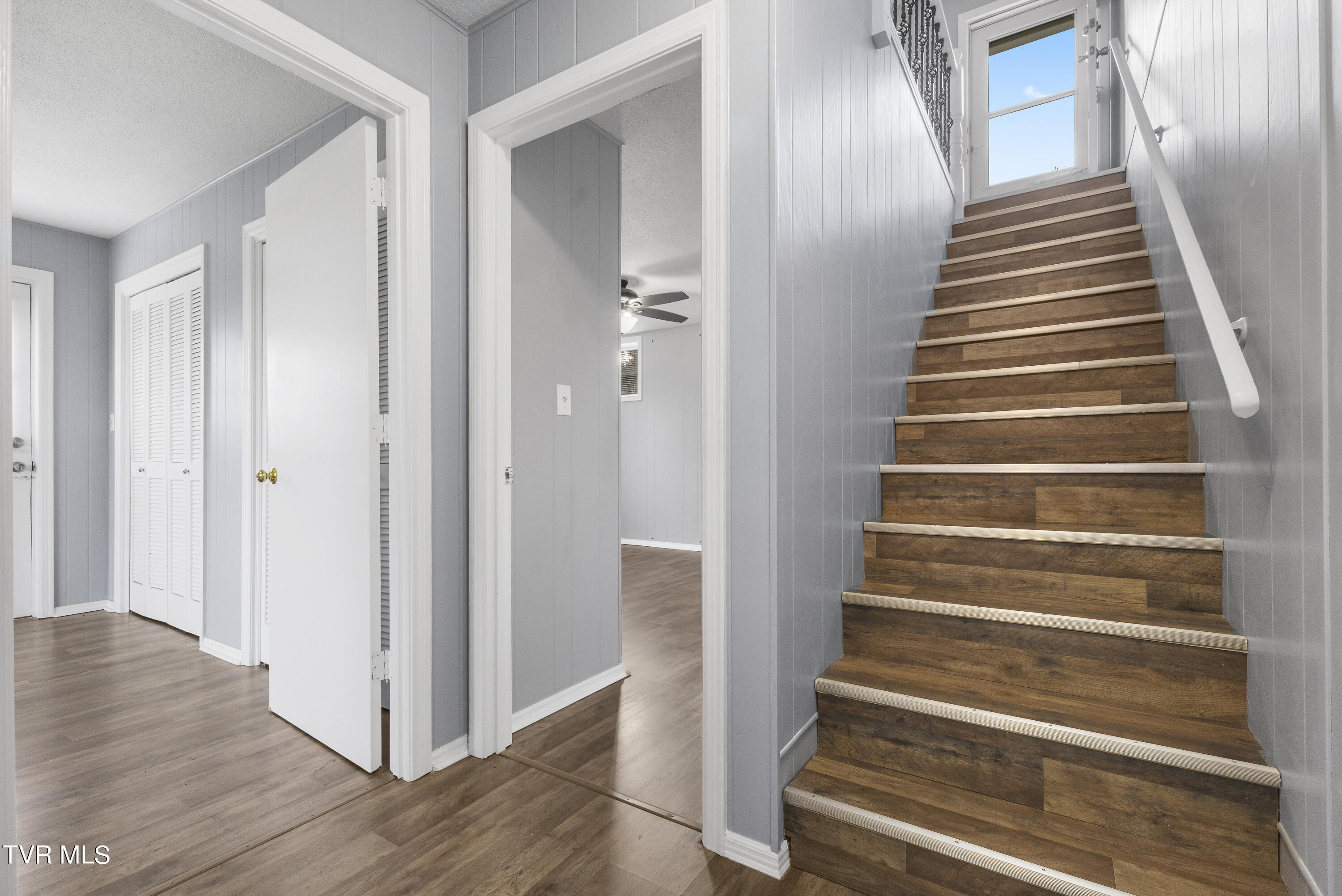 208 Redstone Drive Bristol, TN 37620 - Photo 19 of 29 128A9253