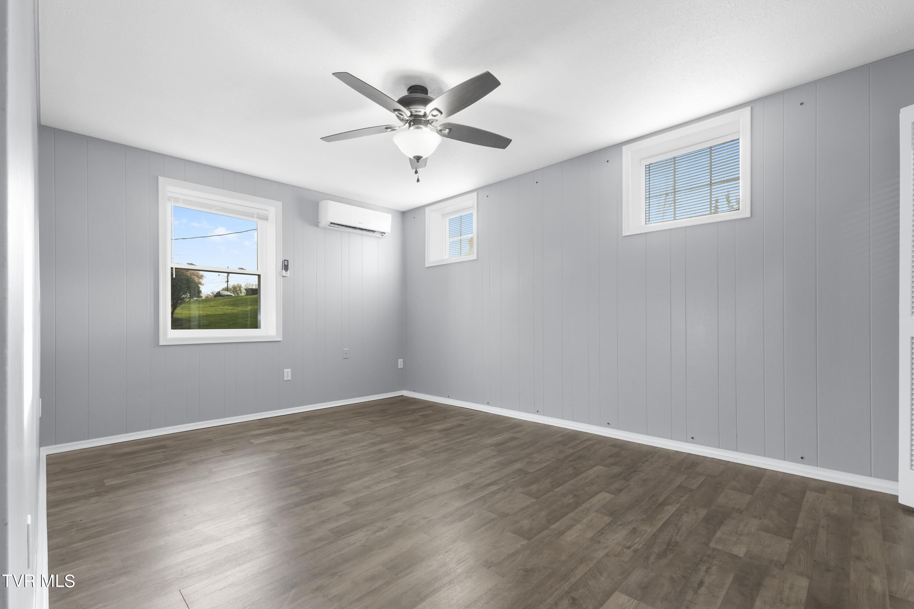 208 Redstone Drive Bristol, TN 37620 - Photo 22 of 29 128A9265