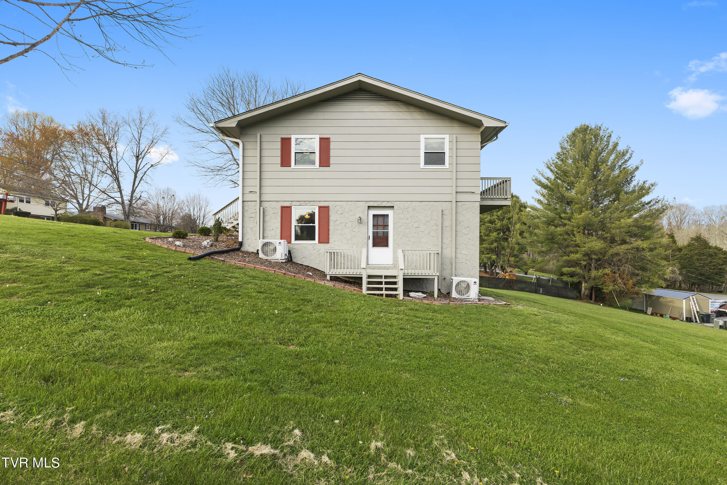 208 Redstone Drive Bristol, TN 37620 - Photo 8 of 29 128A9211