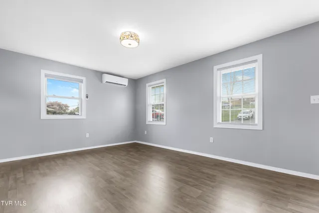 $1,400 | 208 Redstone Drive, Bristol, TN 37620