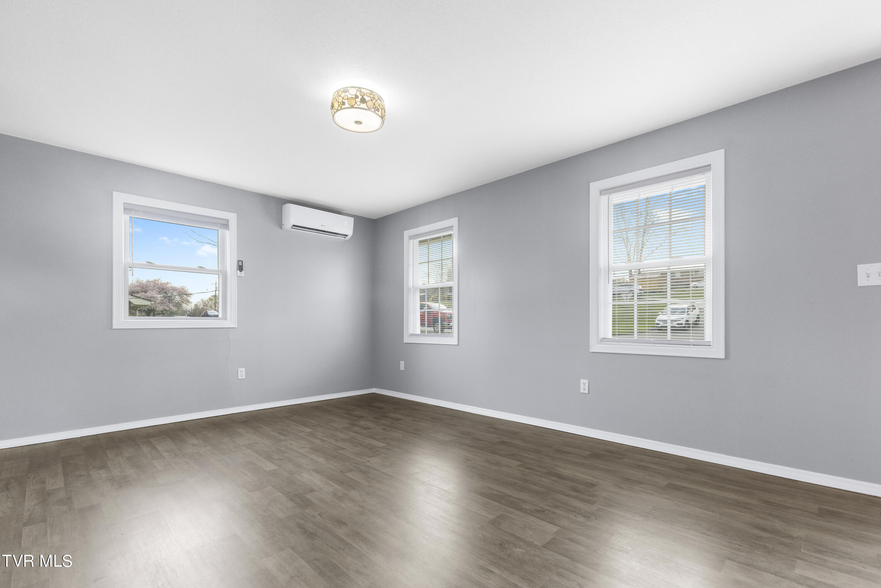 208 Redstone Drive Bristol, TN 37620 - Photo 10 of 29 128A9222