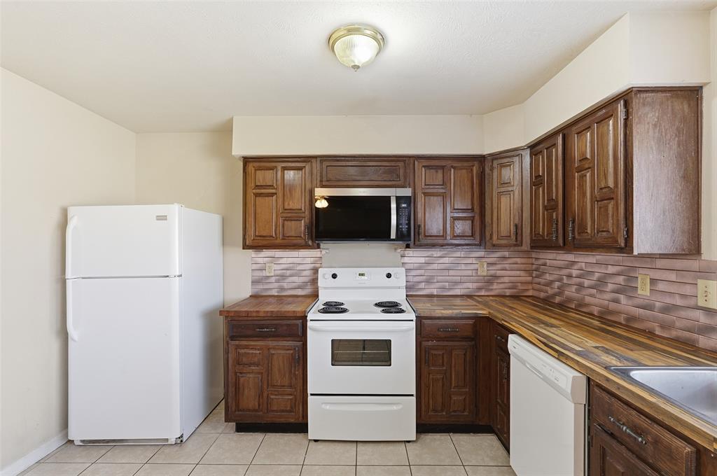 7717 Bermejo Road, Unit 1 Fort Worth, TX 76112 - Photo 12 of 34