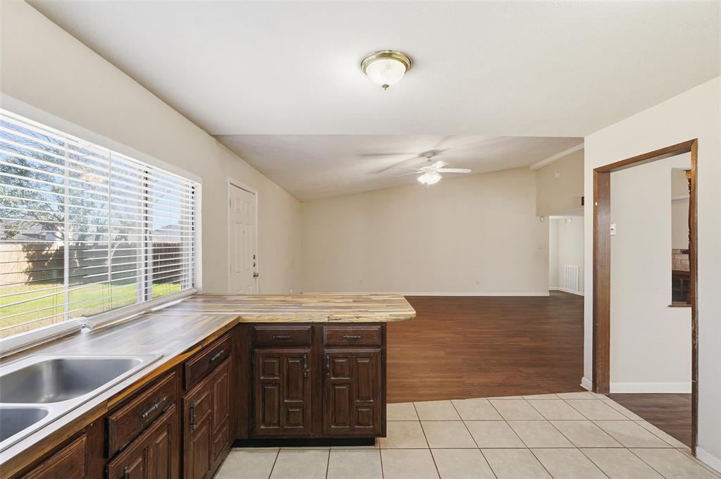 7717 Bermejo Road, Unit 1 Fort Worth, TX 76112 - Photo 13 of 34