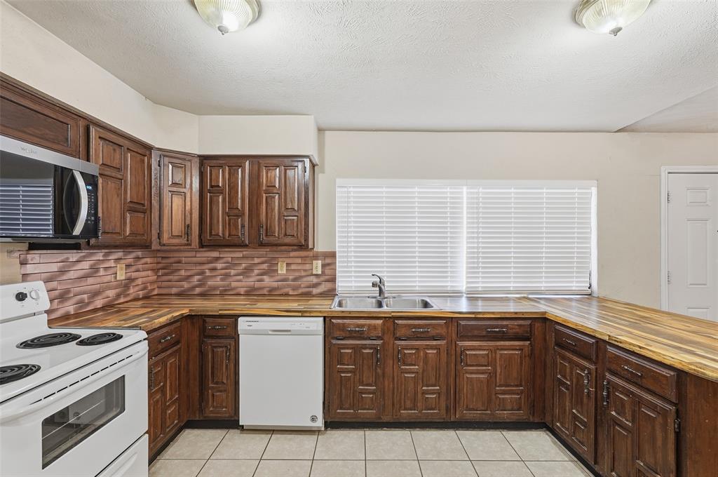 7717 Bermejo Road, Unit 1 Fort Worth, TX 76112 - Photo 14 of 34