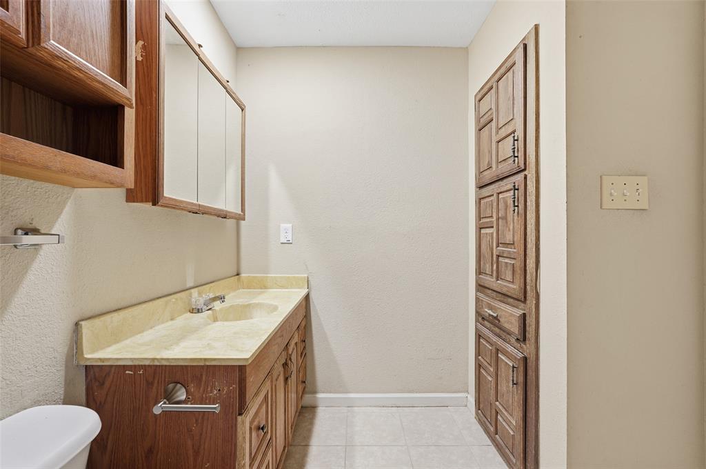 7717 Bermejo Road, Unit 1 Fort Worth, TX 76112 - Photo 26 of 34