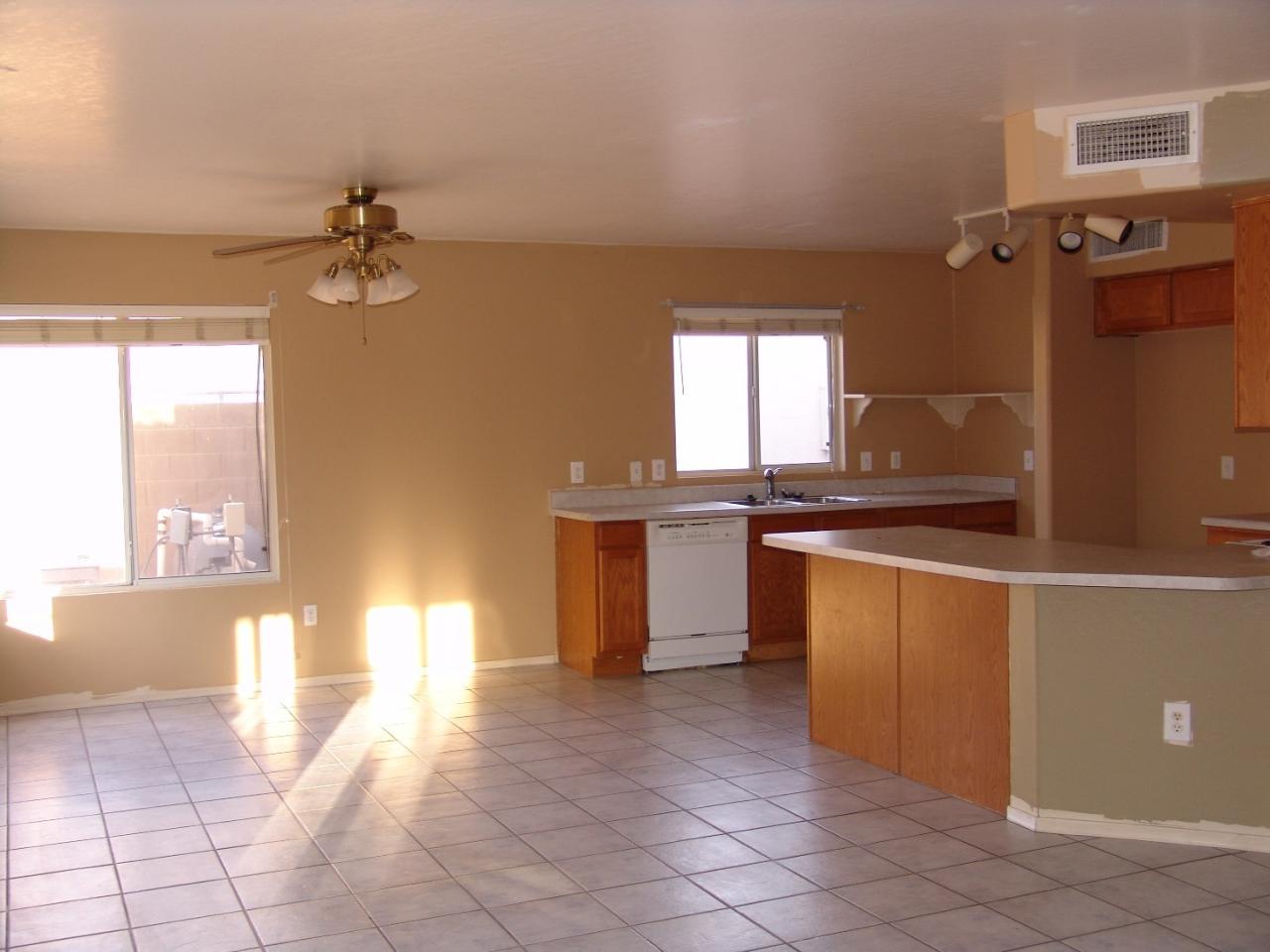 2574 East Del Rio Court Gilbert, AZ 85295 - Photo 4 of 14 Kitchen