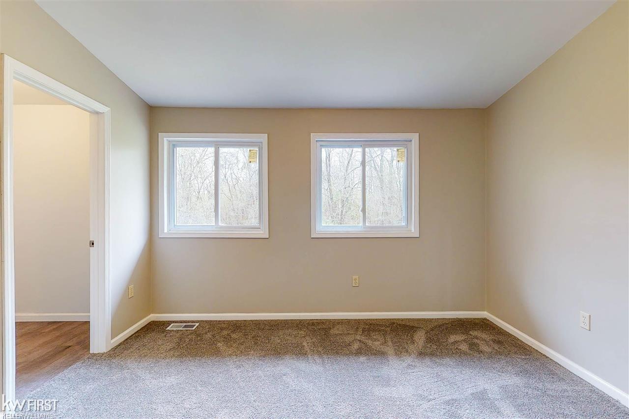 4065 South Genesee Road Grand Blanc, MI 48439 - Photo 27 of 38 50073077-26.JPG