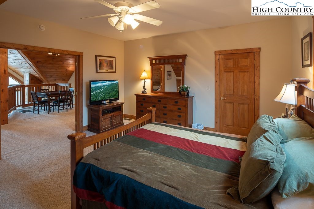 201 Pinnacle Ridge Road Beech Mountain, NC 28604 - Photo 25 of 26 a living room with furniture