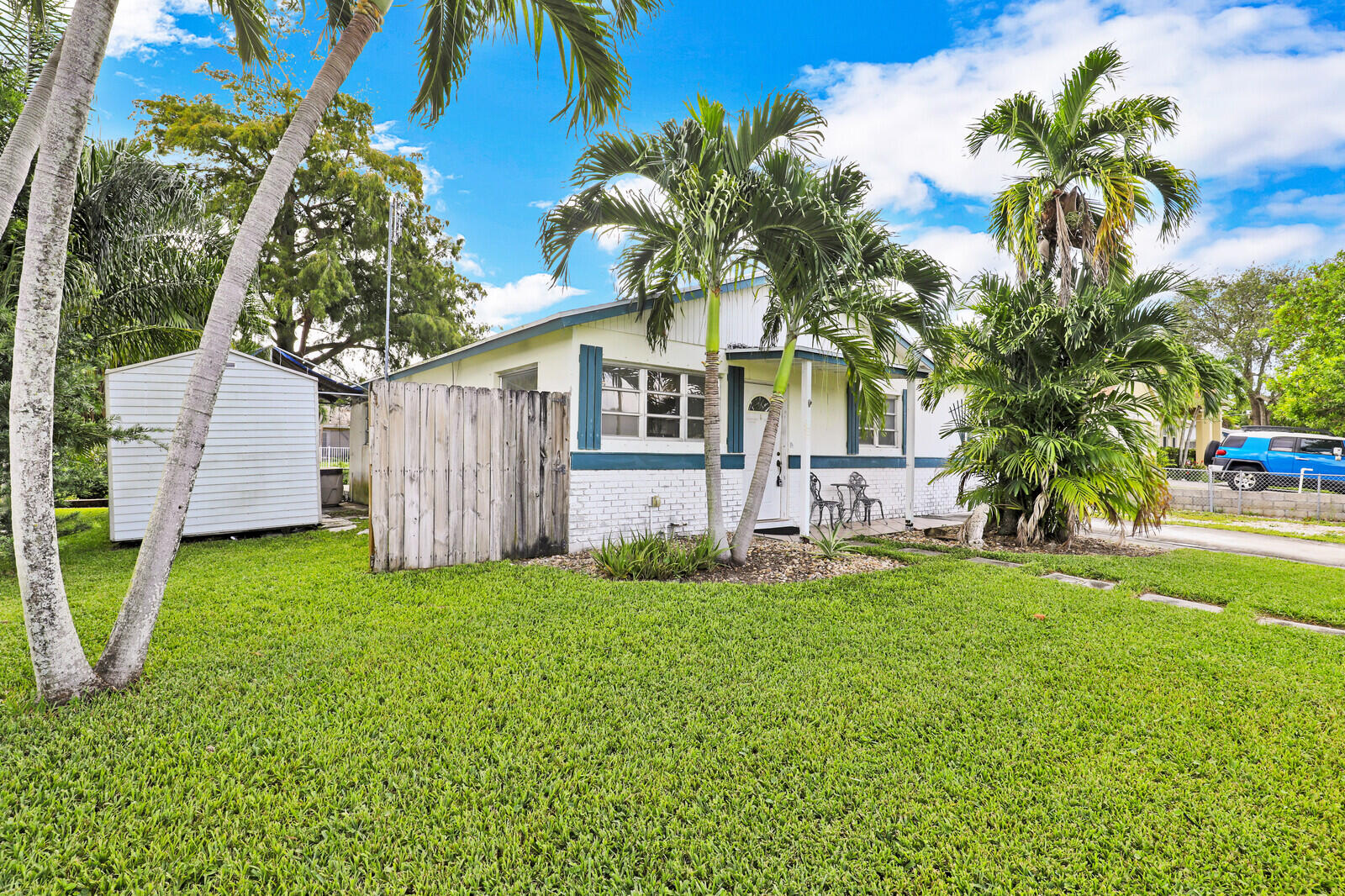 6654 Riparian Road Lake Worth, FL 33462 - Photo 3 of 41 3
