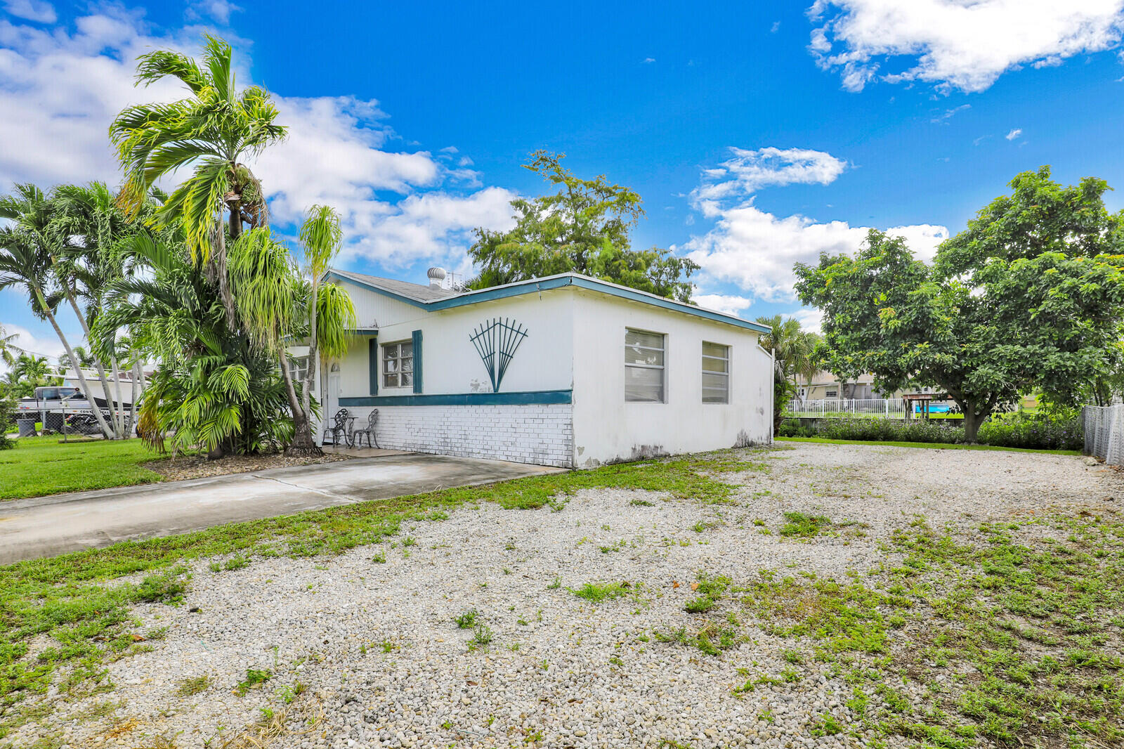 6654 Riparian Road Lake Worth, FL 33462 - Photo 4 of 41 4