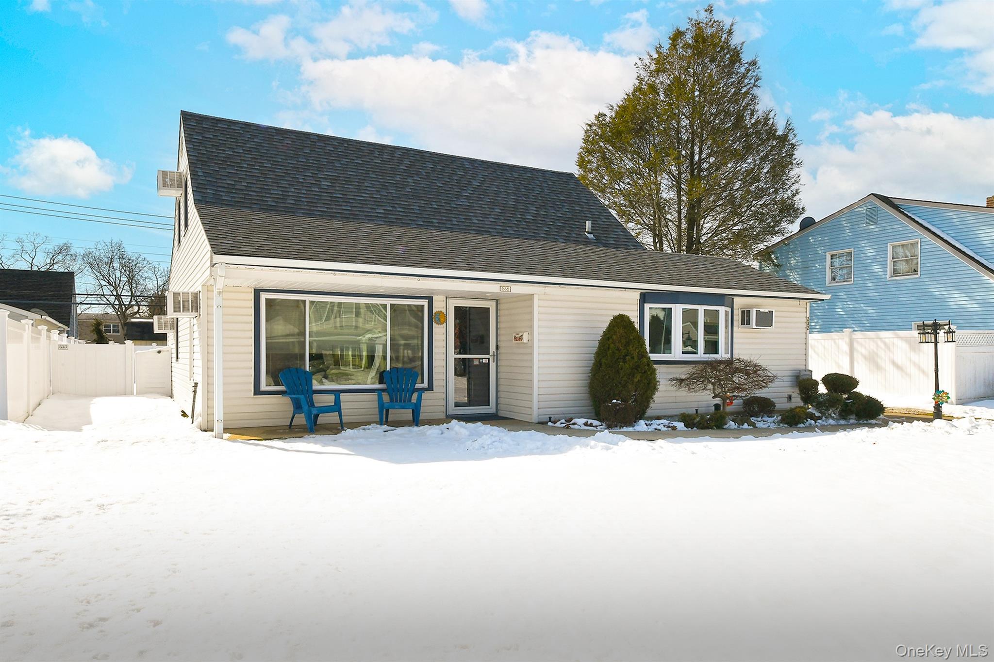 232 Old Farm Road Levittown, NY 11756 - Photo 1 of 27