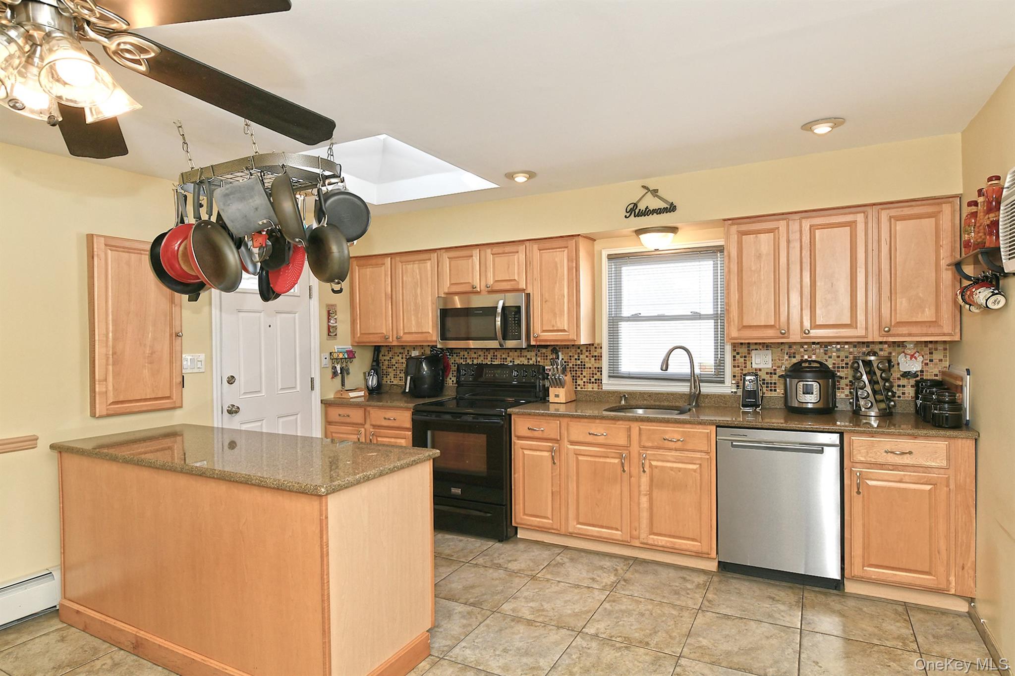 232 Old Farm Road Levittown, NY 11756 - Photo 5 of 27