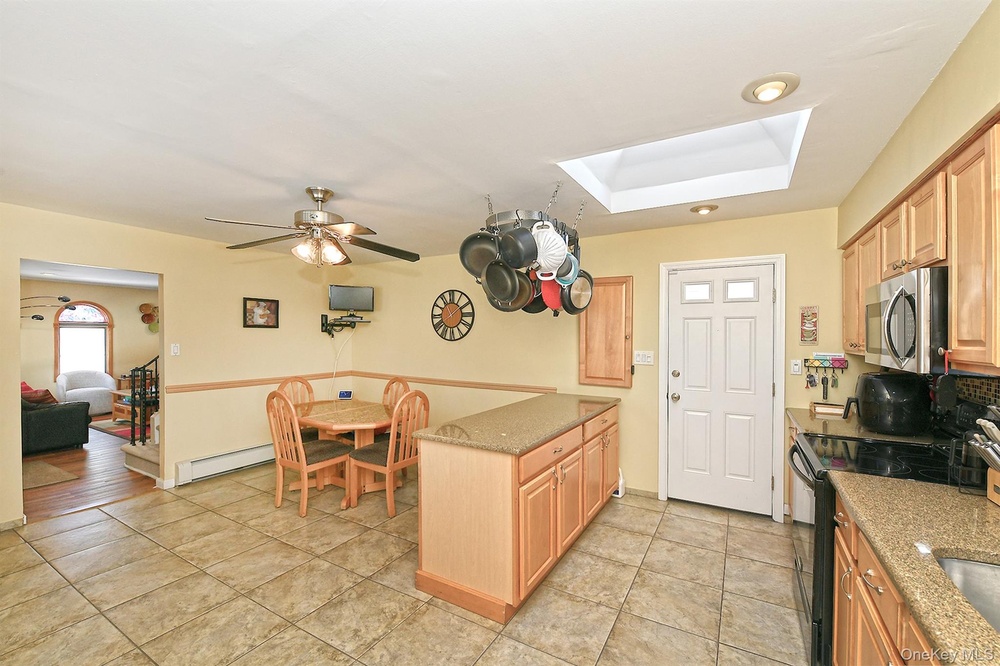 232 Old Farm Road Levittown, NY 11756 - Photo 7 of 27