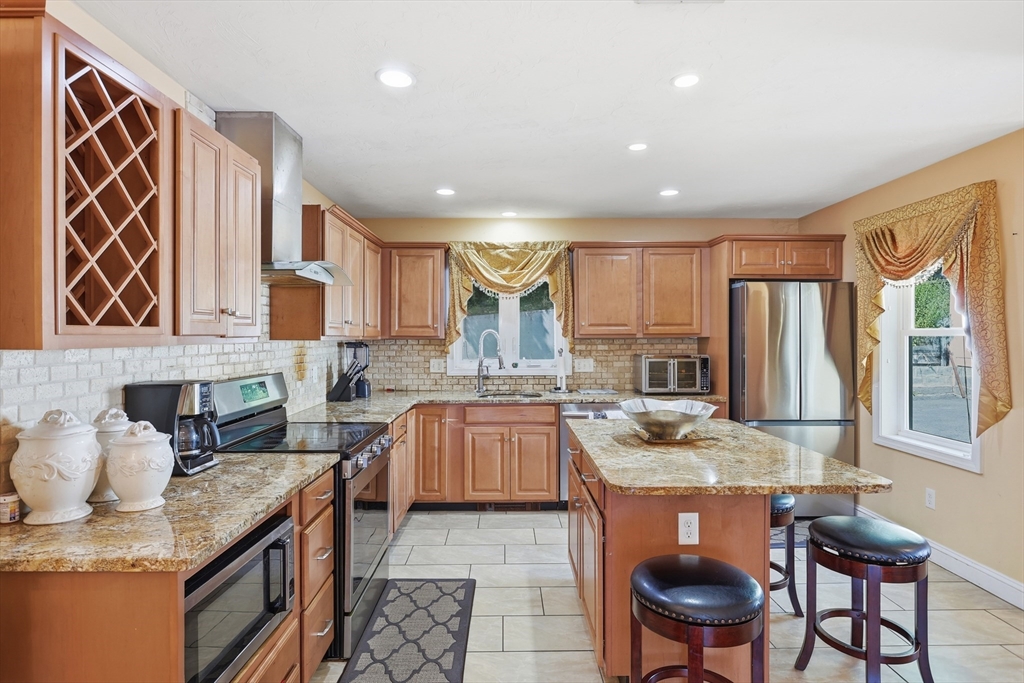 39 Sunflower Road Holbrook, MA 02343 - Photo 9 of 27 Gallery Image 9