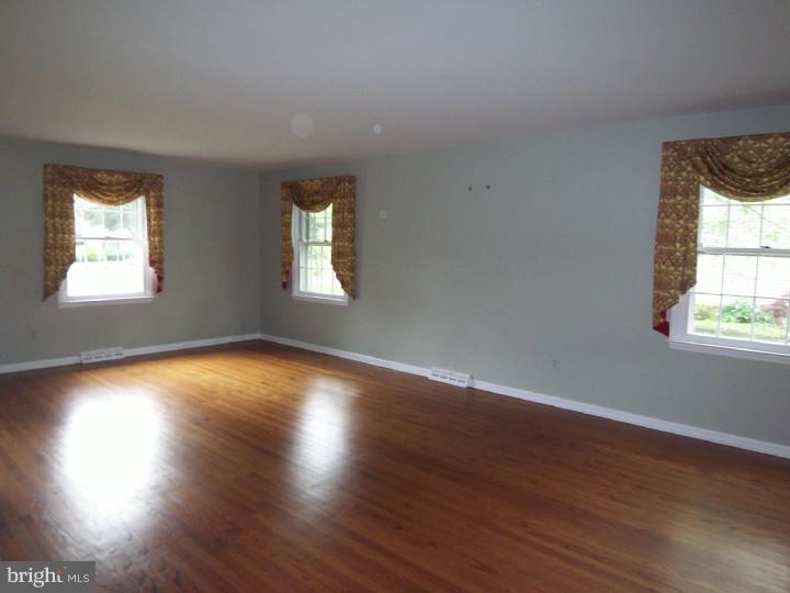 745 Stonehouse Road Moorestown, NJ 08057 - Photo 4 of 19 Living Room