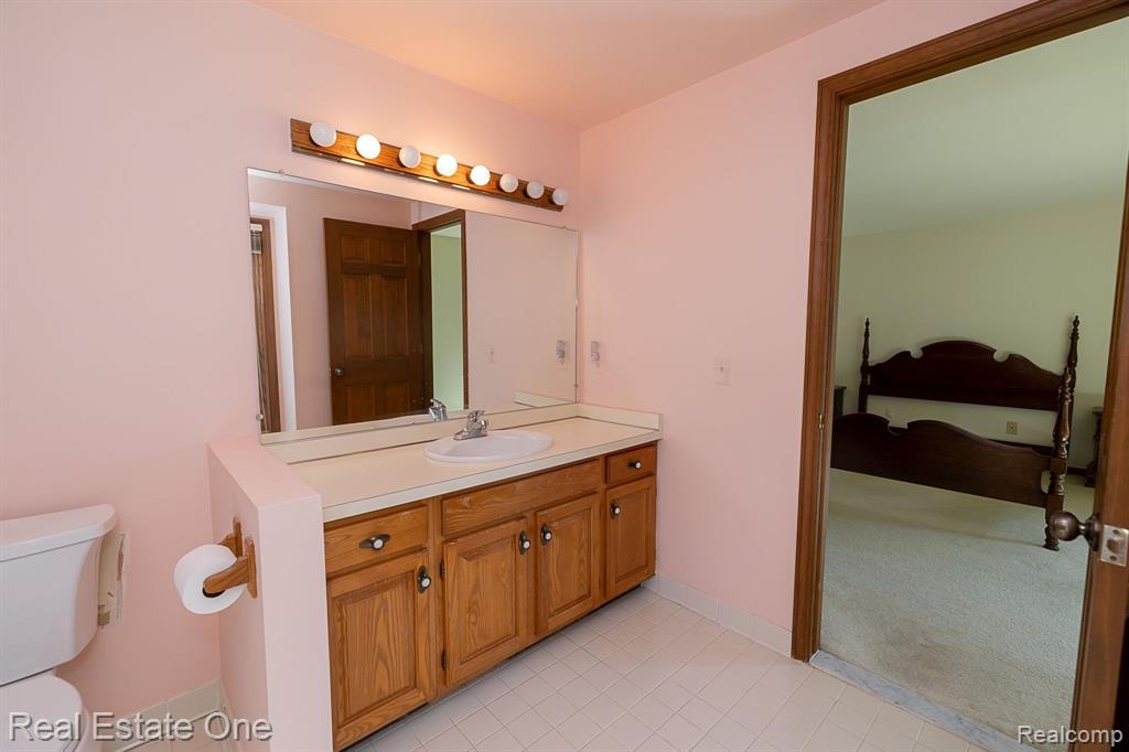 3193 Salem Drive Rochester Hills, MI 48306 - Photo 36 of 47