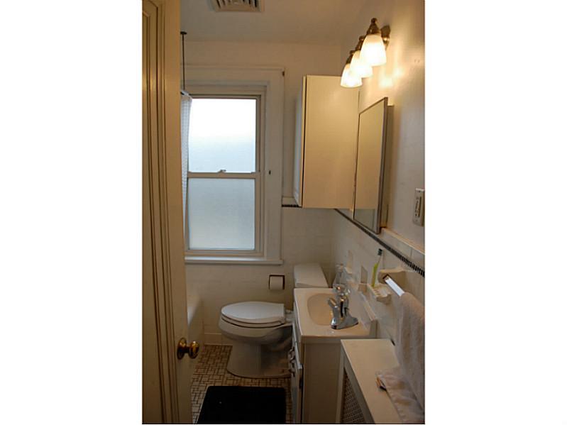 490 Mapleton Avenue Mt. Lebanon, PA 15228 - Photo 16 of 25 Full Bath.