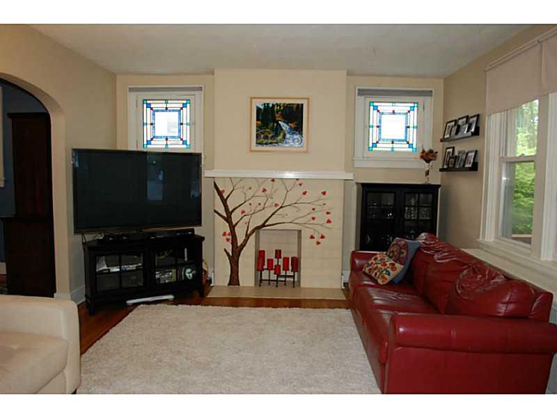 490 Mapleton Avenue Mt. Lebanon, PA 15228 - Photo 3 of 25 Living Room.