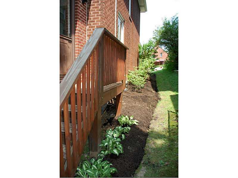 490 Mapleton Avenue Mt. Lebanon, PA 15228 - Photo 25 of 25 Exterior Front.