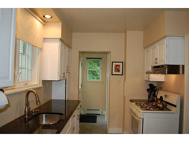 490 Mapleton Avenue Mt. Lebanon, PA 15228 - Photo 8 of 25 Kitchen.