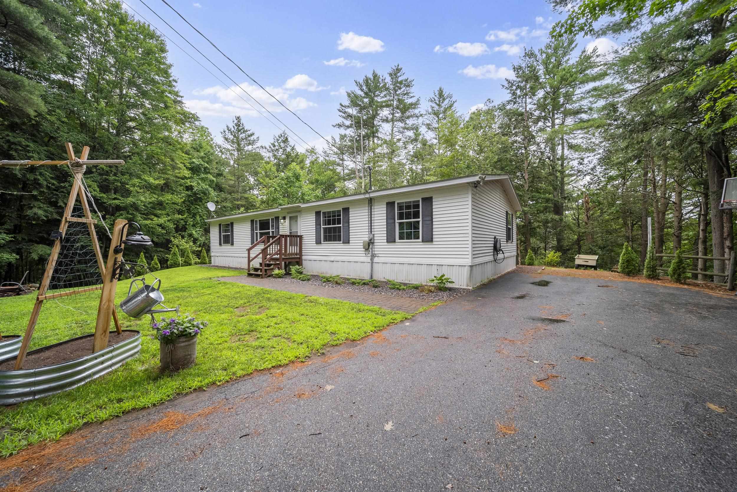 44 Hoit Mill Road Weare, NH 03281 - Photo 1 of 37
