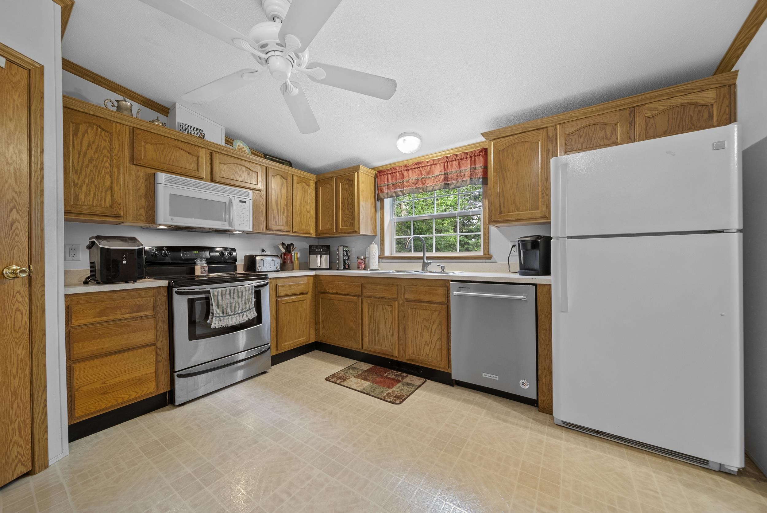 44 Hoit Mill Road Weare, NH 03281 - Photo 7 of 37
