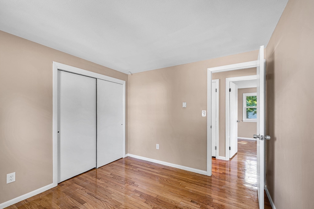 99 Lakevilla Avenue Springfield, MA 01109 - Photo 18 of 34