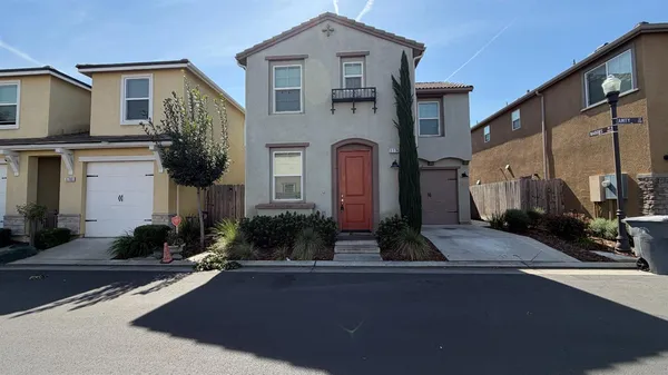 $2,150 | 3774 Amity Lane, Clovis, CA 93619