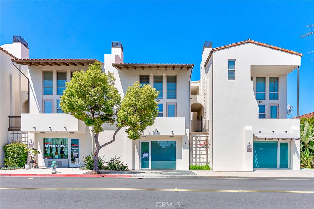 596 South Brea Boulevard Brea, CA 92821 - Photo 1 of 33 front view of a house with a street