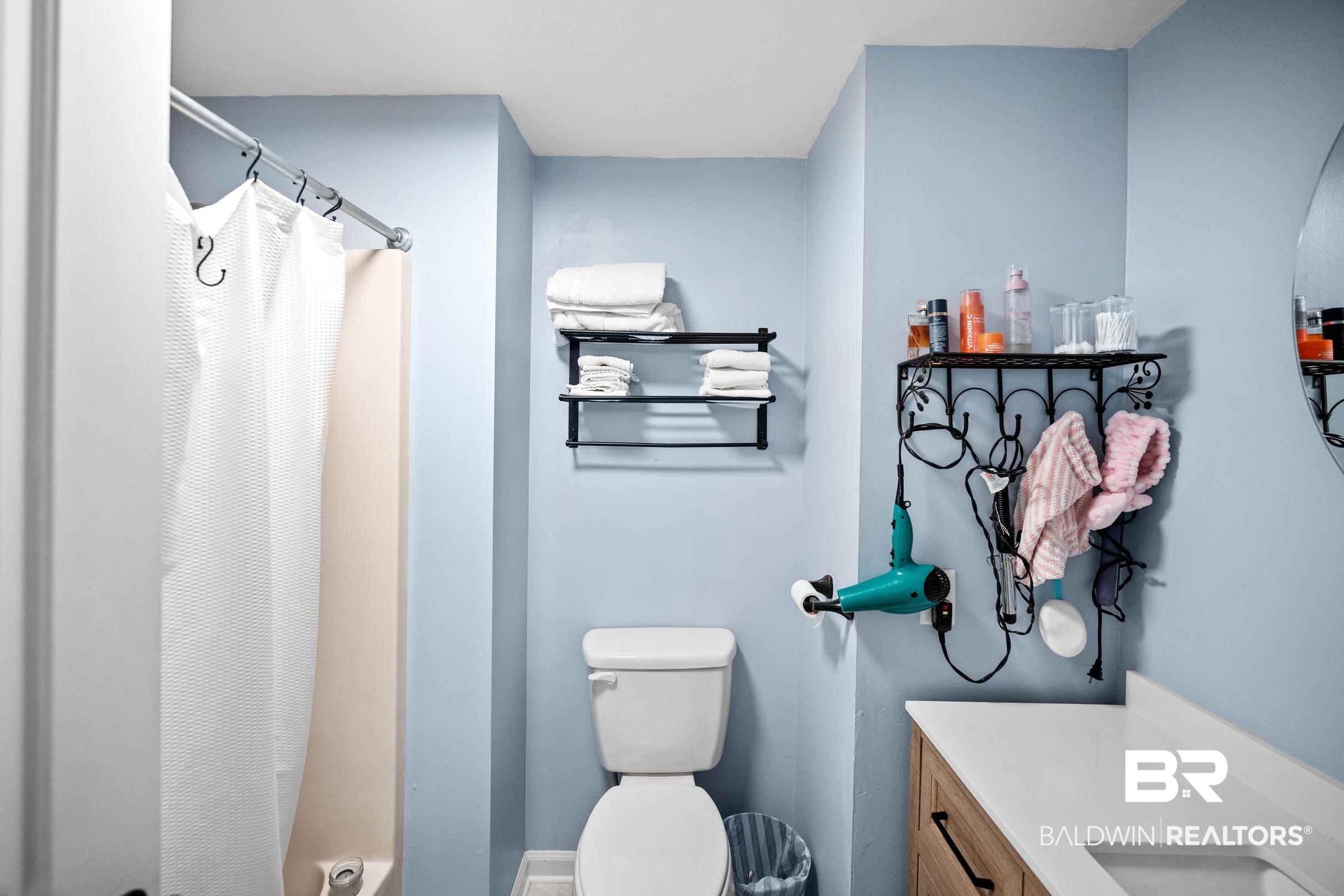 401 West Myrtle Avenue Foley, AL 36535 - Photo 26 of 39 Bathroom with vanity and toilet