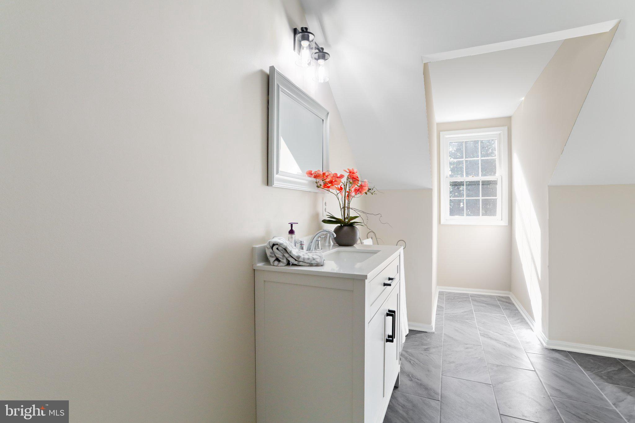 15078 Frederick Road Woodbine, MD 21797 - Photo 39 of 75 Shared Upper Level Bath