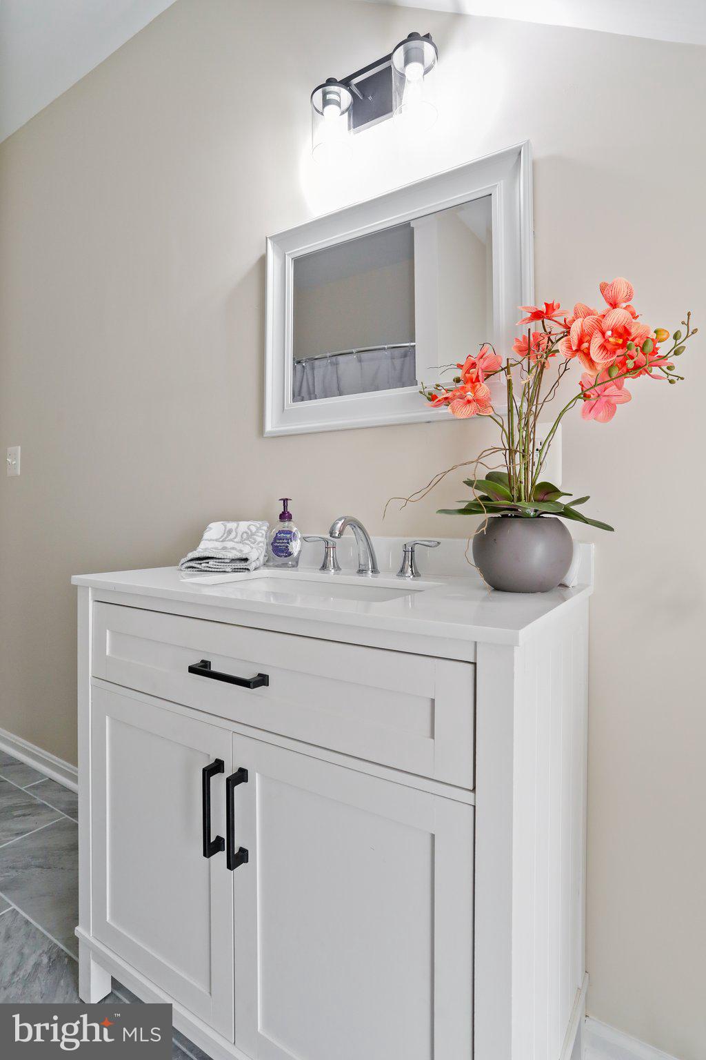 15078 Frederick Road Woodbine, MD 21797 - Photo 41 of 75 Shared Upper Level Bath